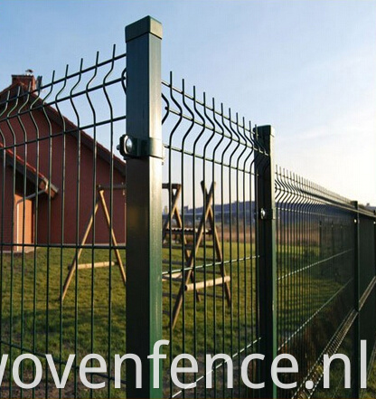 welded wire mesh fence